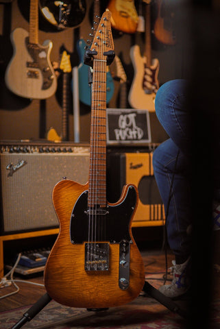 Soloking MT-1 FM Artisan with Solid Flame Top in Honeyburst