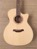 Baton Rouge AR65S/ACE Grand Auditorium European Spruce with Gigbag - GuitarPusher